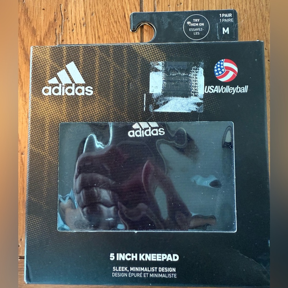 Pair of NWT adidas black kneepads, size M